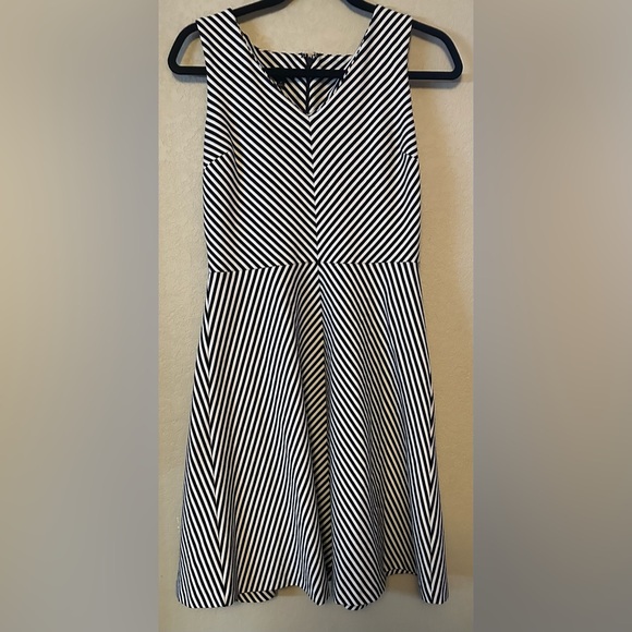 Talbots Womens A-Line Sleeveless V-Neck Black white Stripe dress, Size small - Picture 2 of 2